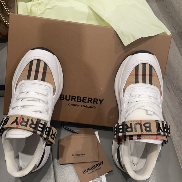 Burberry shoes size 37  100%authentic - Picture 4 of 4